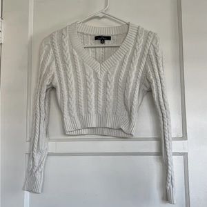 Love tree small white cropped v neck knitted sweater! Good quality.